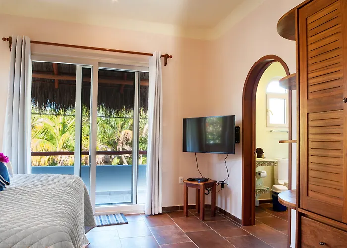 Casa Sonoma - Charming Minutes From & Reef