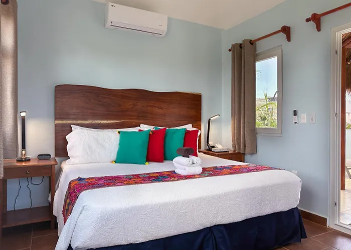 Casa Sonoma - Charming Minutes From & Reef